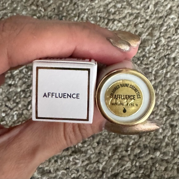 Coloured Raine "Affluence" lipstick - Picture 3 of 6